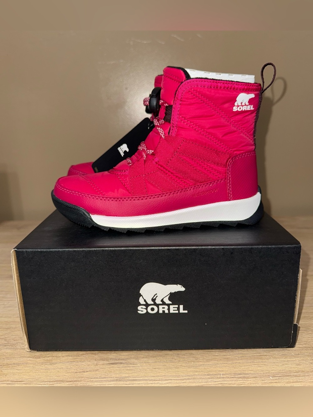 NWT SOREL Whitney ll Short Lace Kids Fuchsia Snow Boot/White Midsole. Size 12.